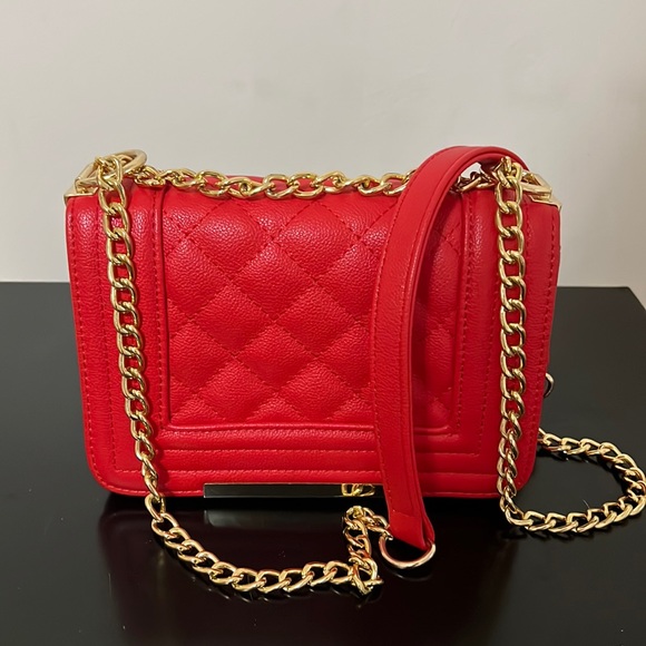 Fashion Nova Handbags - NWOT Fashion nova Red Crossbody Bag